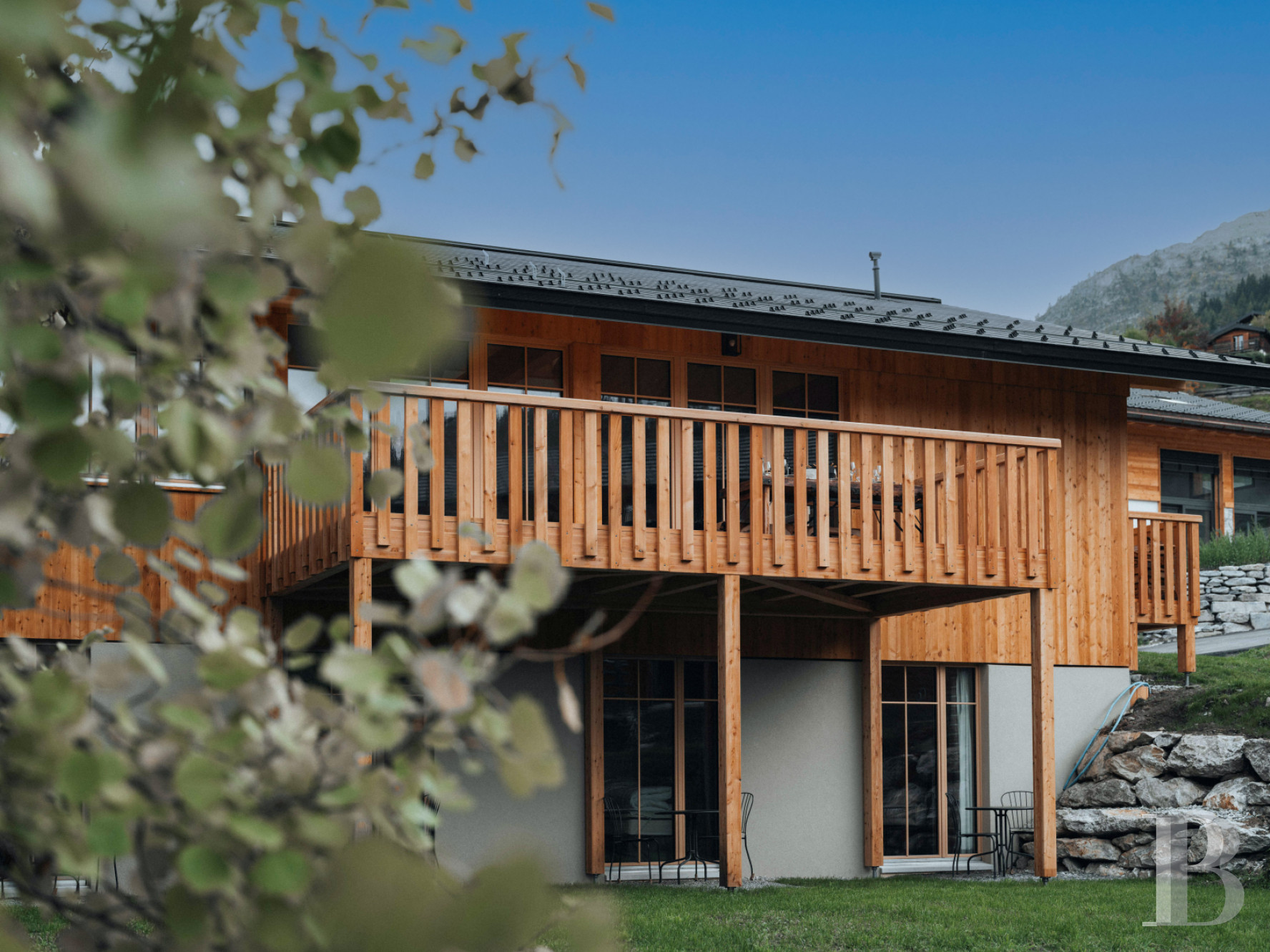 En Suisse, dans le canton du Valais, un vaste chalet à proximité du domaine des 4 Vallées - photo  n°22